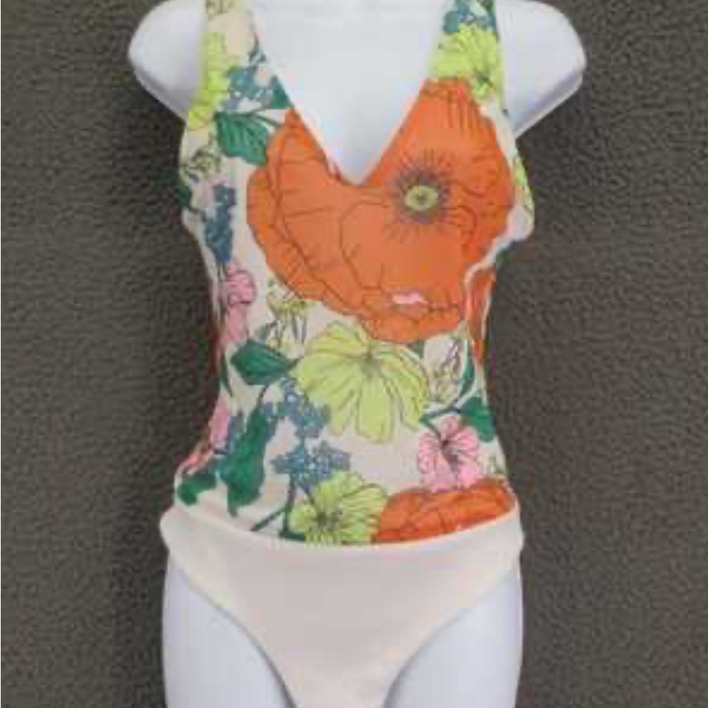 Floral bodysuit. Size Medium